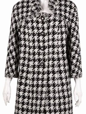 Collector Chanel Houndstooth Tweed Women’s Coat - Last Lagerfield designs